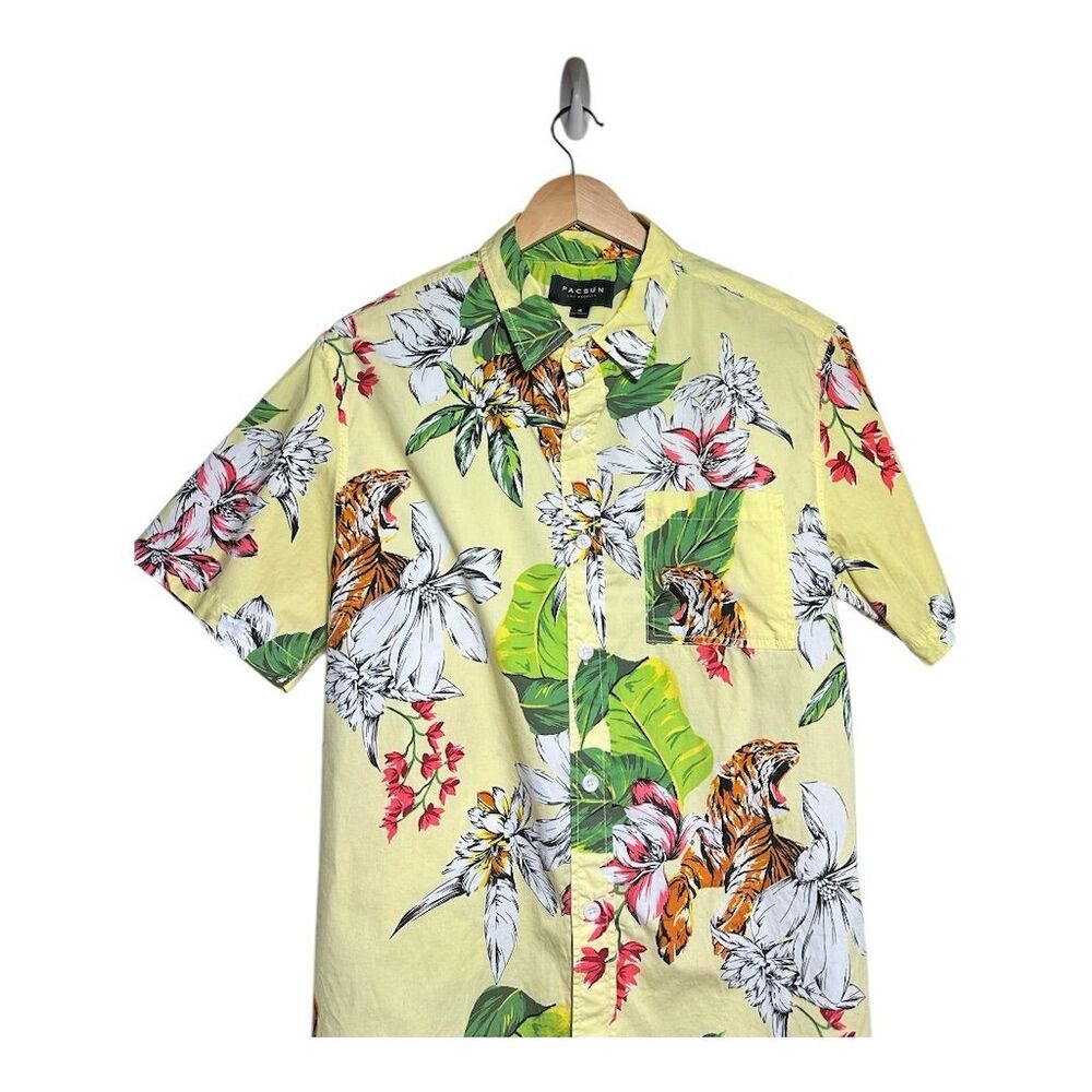 PacSun Men's Hawaiian Floral Short Sleeve Button-Down Collar Shirt Yello…
